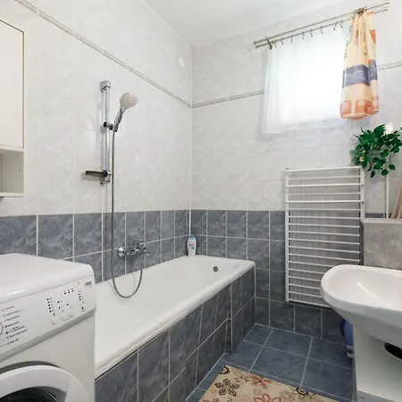 Racz By Interhome Semesterbostad Badacsonytomaj