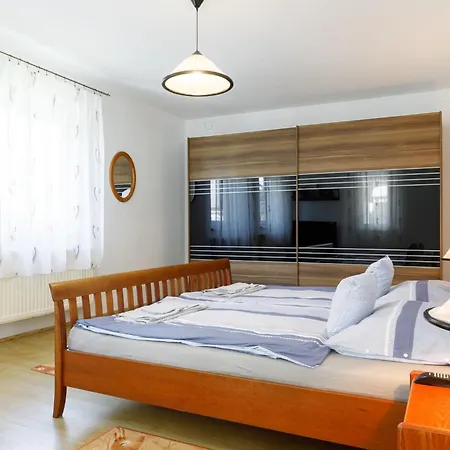 Semesterbostad Racz By Interhome